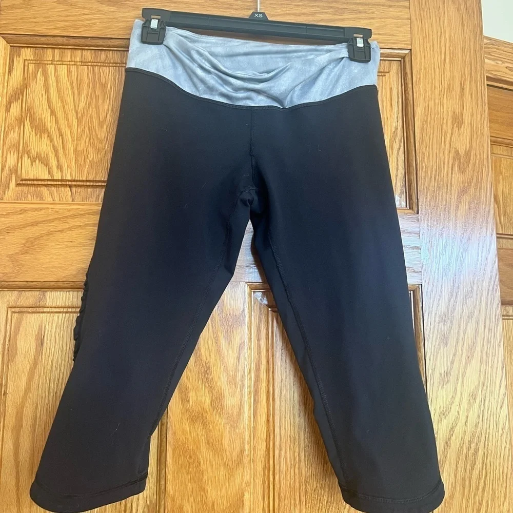 Lululemon - Capri Cropped Leggings